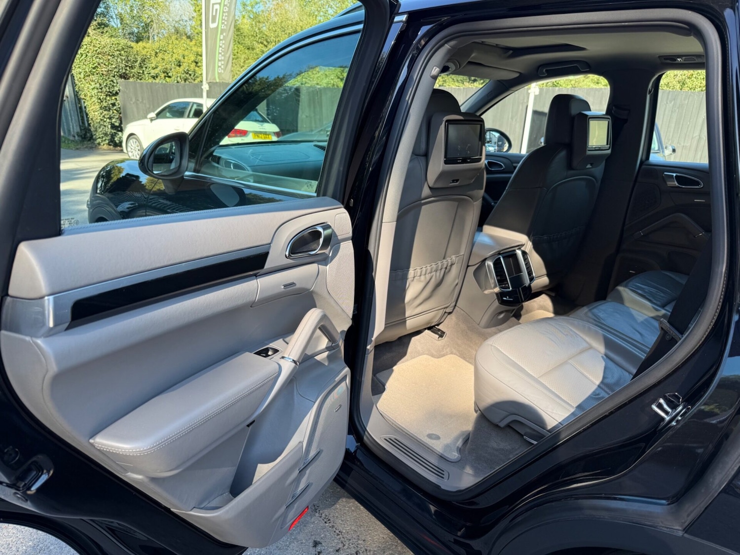 Used Porsche Cayenne 2012 for sale - 76133773: Photo 36