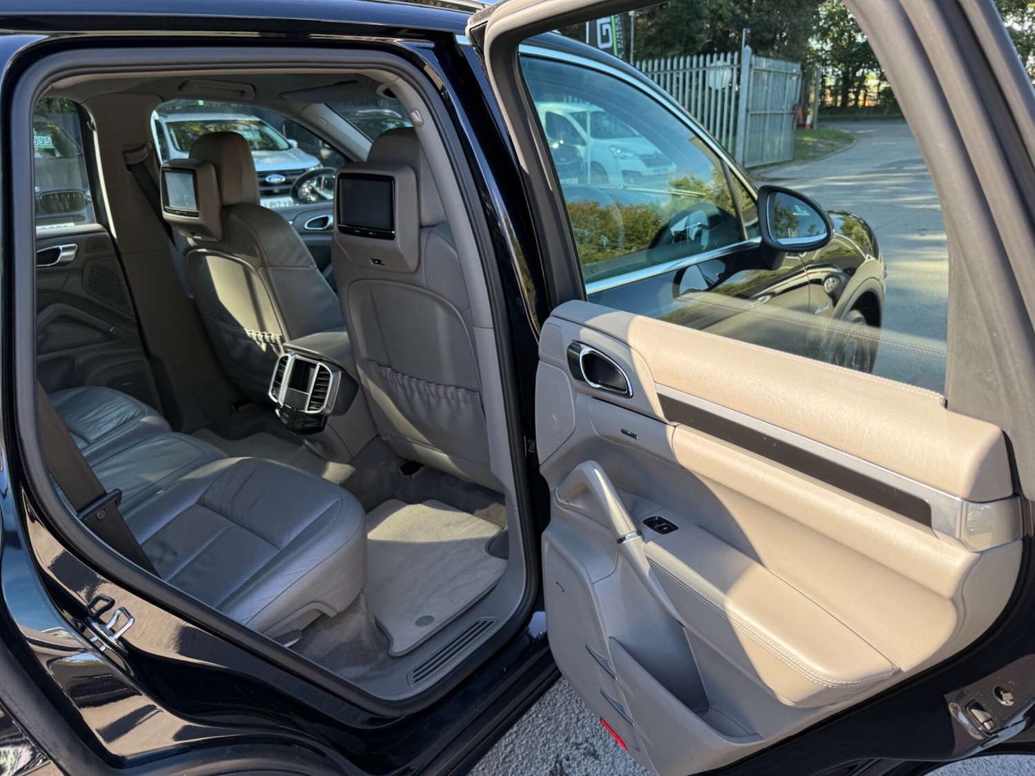 Used Porsche Cayenne 2012 for sale - 76133773: Photo 37