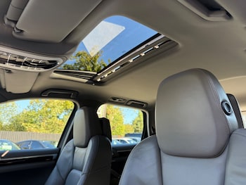 Used Porsche Cayenne 2012 for sale - 76133773: Photo 3