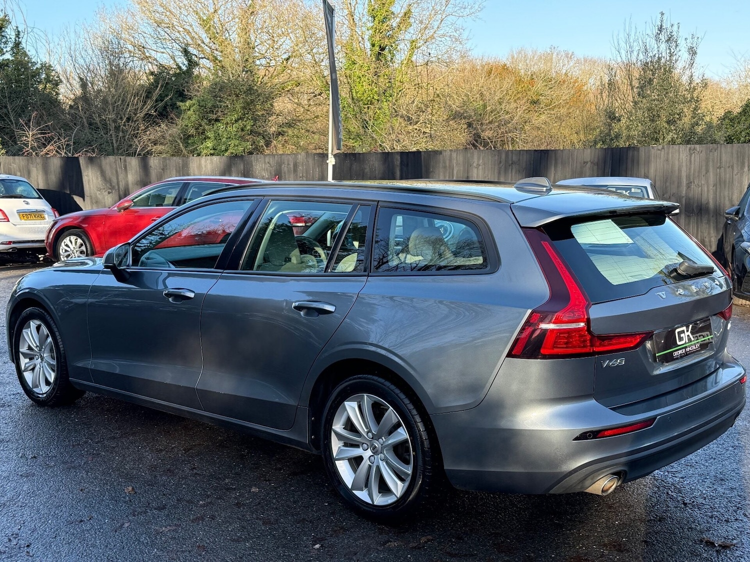 Used Volvo V60 2018 for sale - 77006568: Photo 2