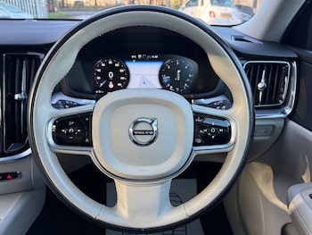 Used Volvo V60 2018 for sale - 77006568: Photo