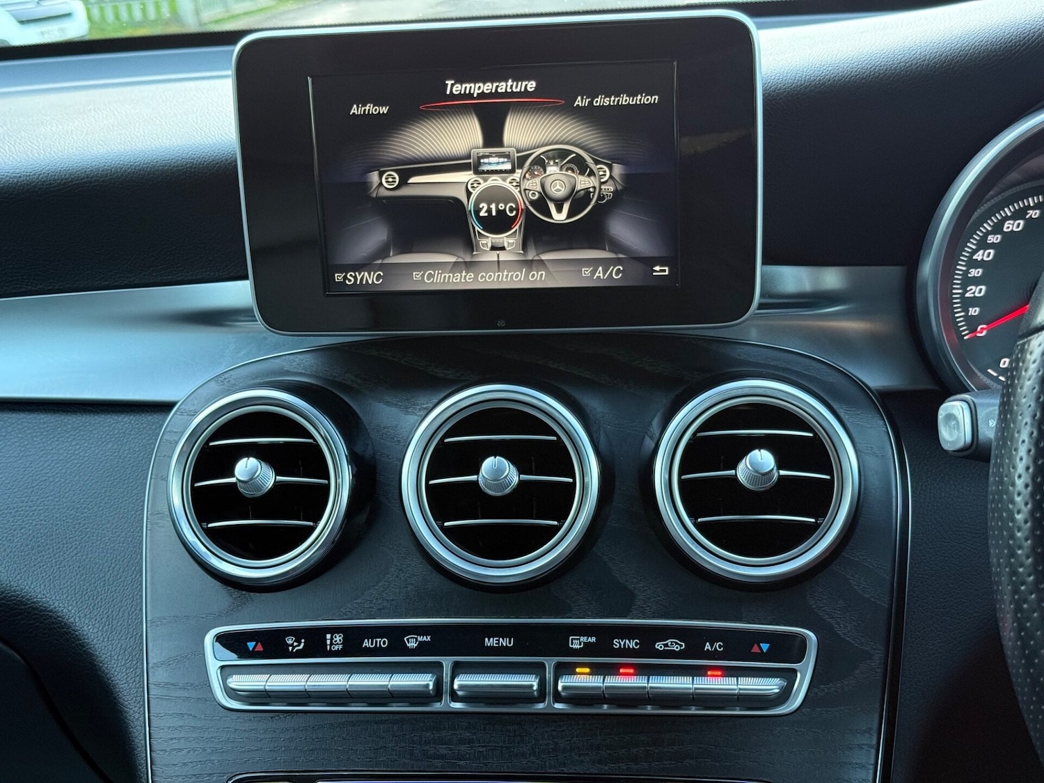 Used Mercedes-Benz GLC 2018 for sale - 77945534: Photo 48