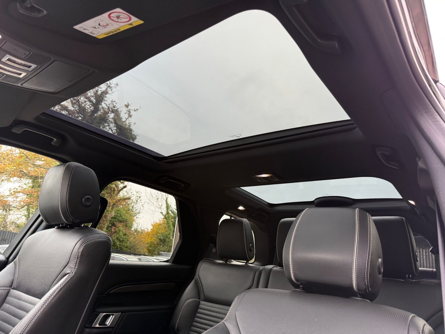 Used Land Rover Discovery 2018 for sale - 76517650: Photo 3