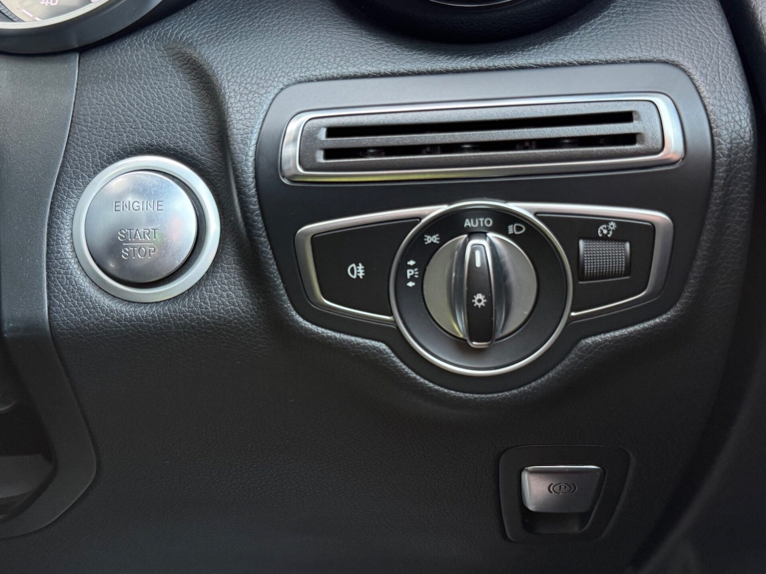 Used Mercedes-Benz GLC 2018 for sale - 77974701: Photo 46