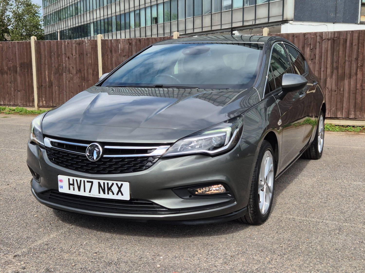 Used Vauxhall Astra 2017 for sale - 76993658: Photo 2
