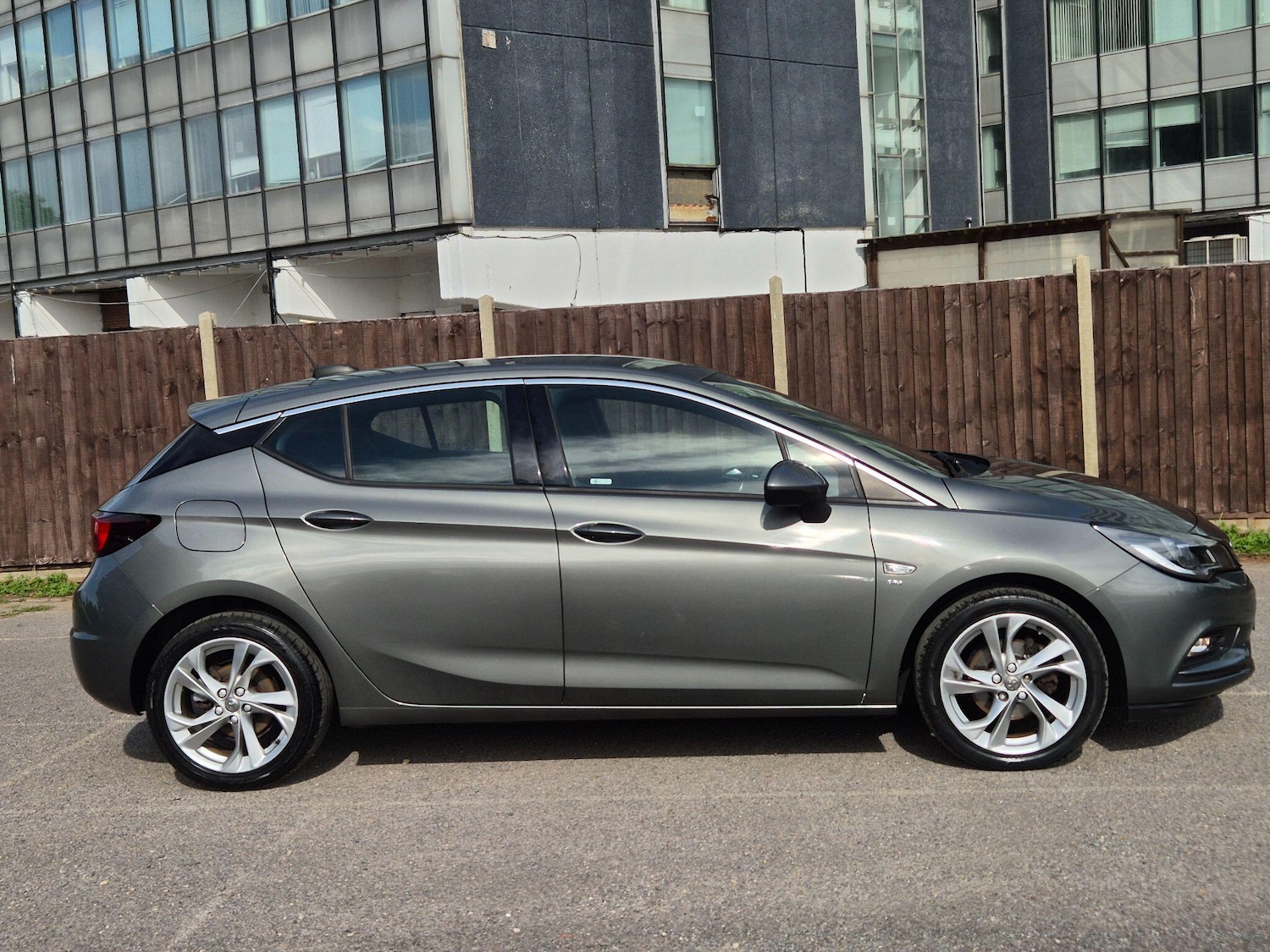 Used Vauxhall Astra 2017 for sale - 76993658: Photo 3