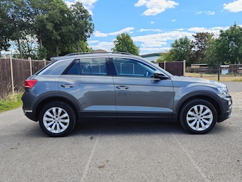 Used Volkswagen T-Roc 2018 for sale - 79441127: Photo
