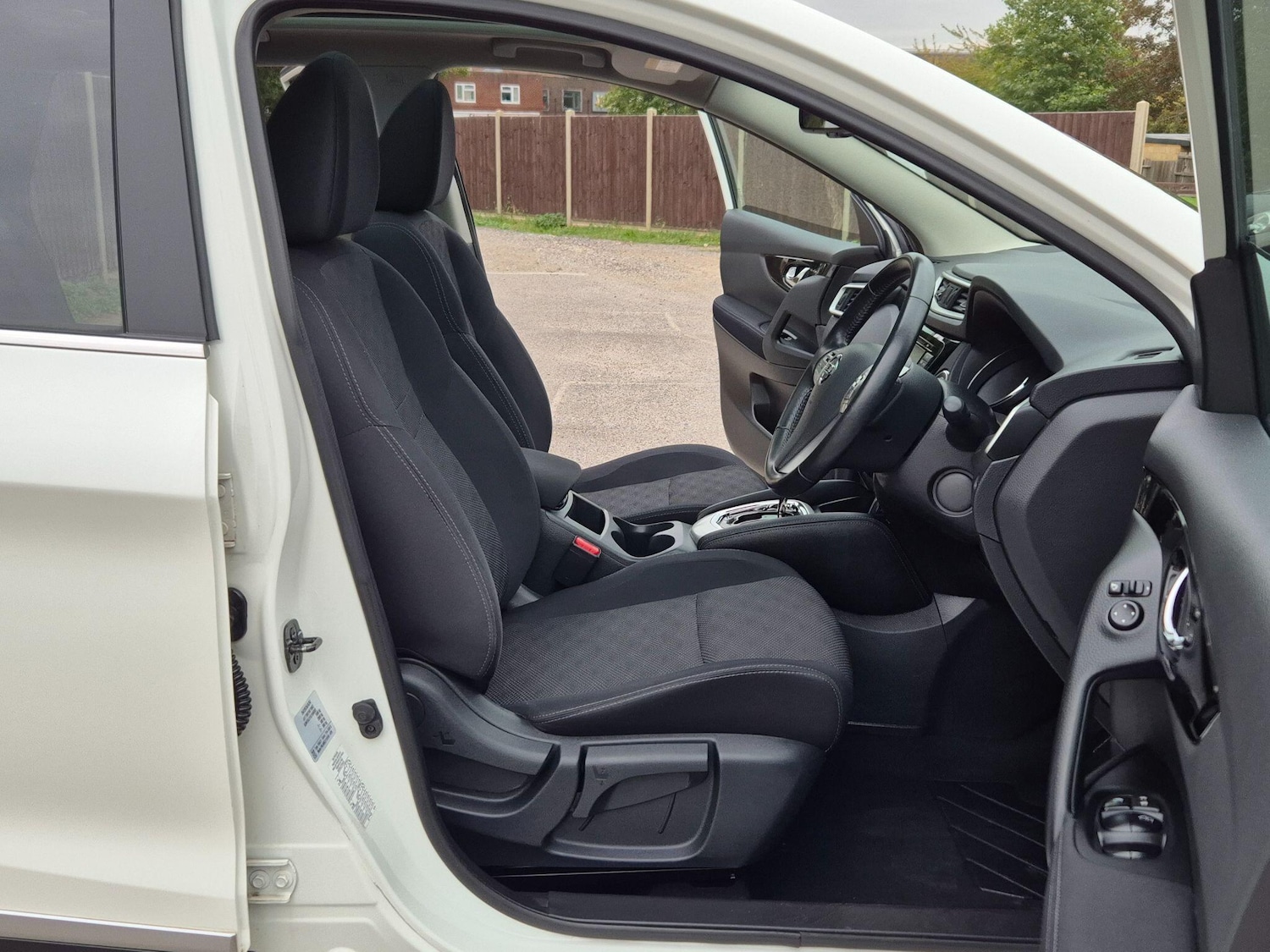 Used Nissan Qashqai 2015 for sale - 76042941: Photo 11