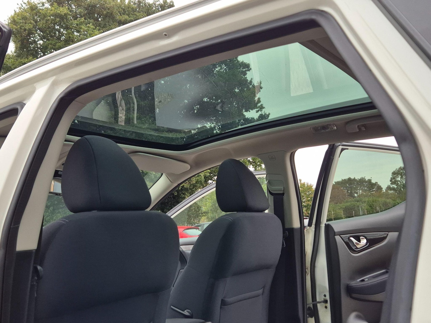 Used Nissan Qashqai 2015 for sale - 76042941: Photo 12