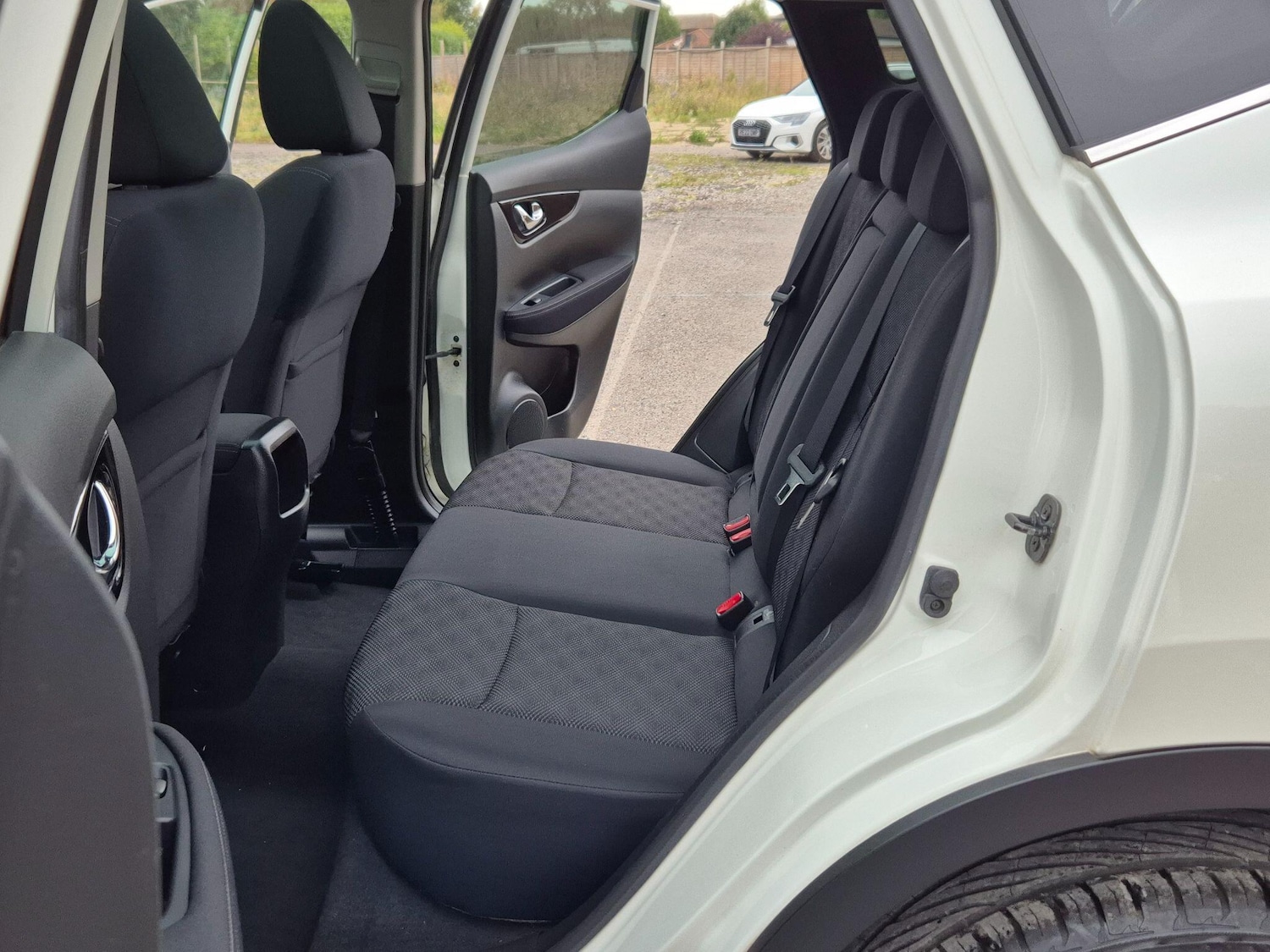 Used Nissan Qashqai 2015 for sale - 76042941: Photo 13