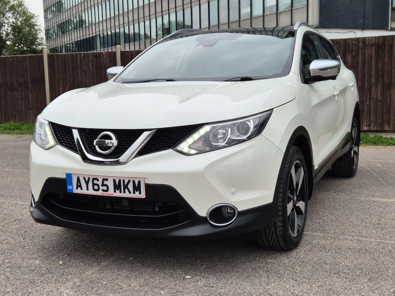 Used Nissan Qashqai 2015 for sale - 76042941: Photo 2