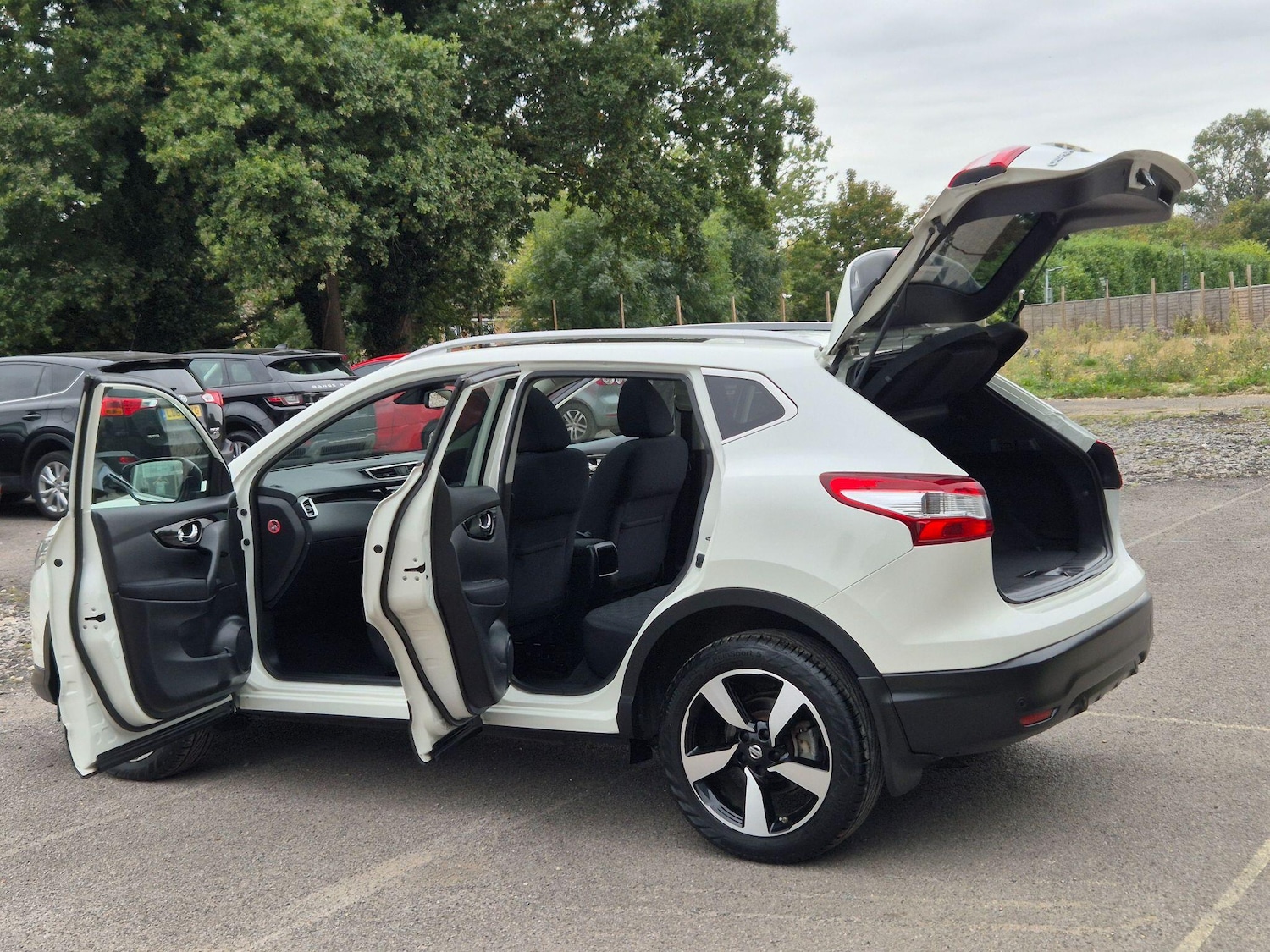 Used Nissan Qashqai 2015 for sale - 76042941: Photo 23