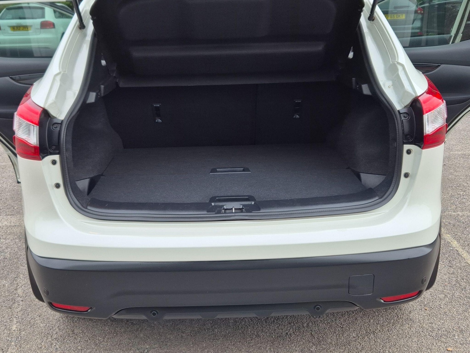 Used Nissan Qashqai 2015 for sale - 76042941: Photo 24
