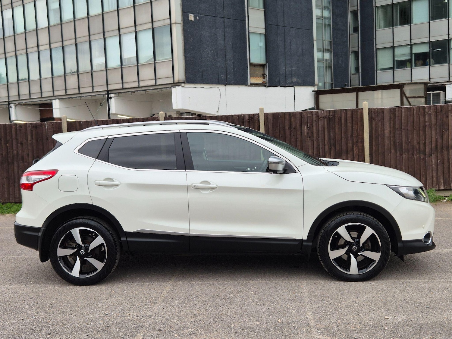 Used Nissan Qashqai 2015 for sale - 76042941: Photo 3