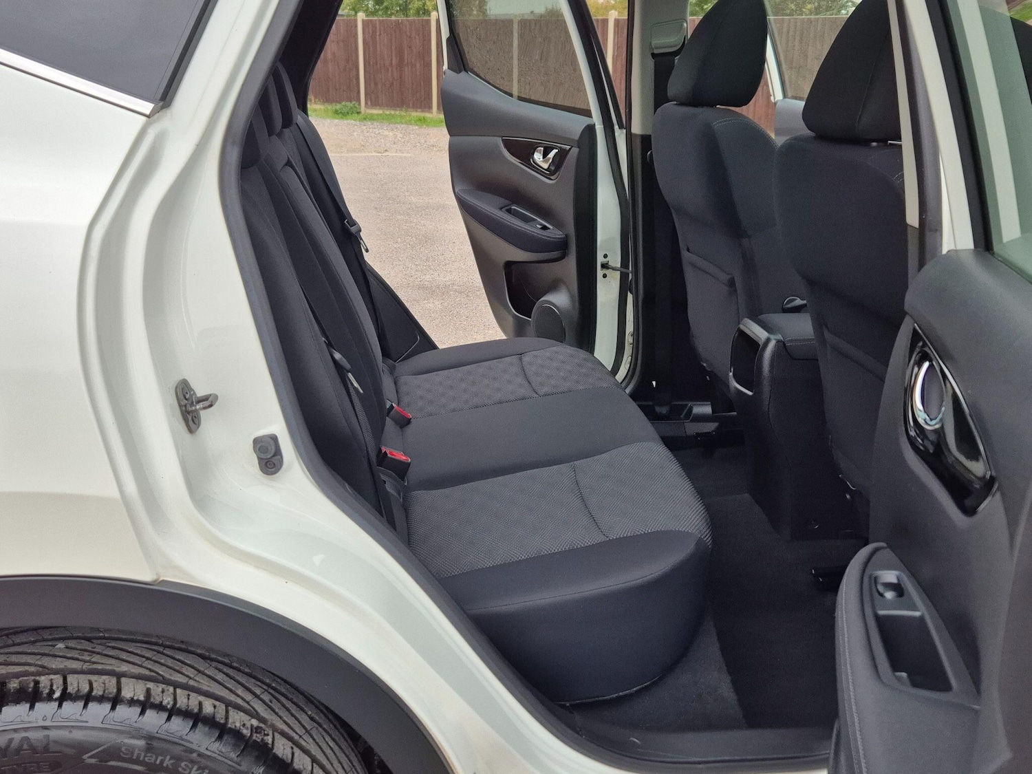 Used Nissan Qashqai 2015 for sale - 76042941: Photo 30