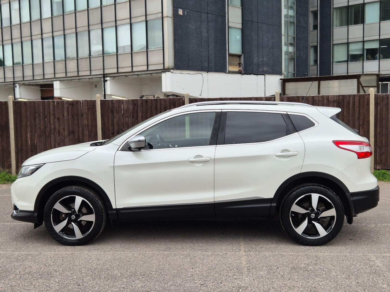 Used Nissan Qashqai 2015 for sale - 76042941: Photo 4
