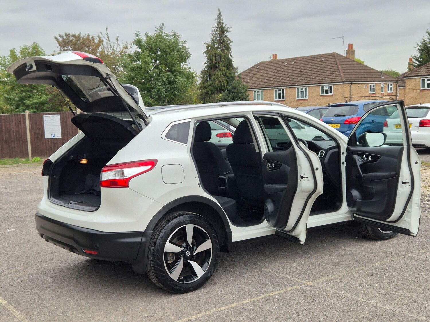 Used Nissan Qashqai 2015 for sale - 76042941: Photo 6
