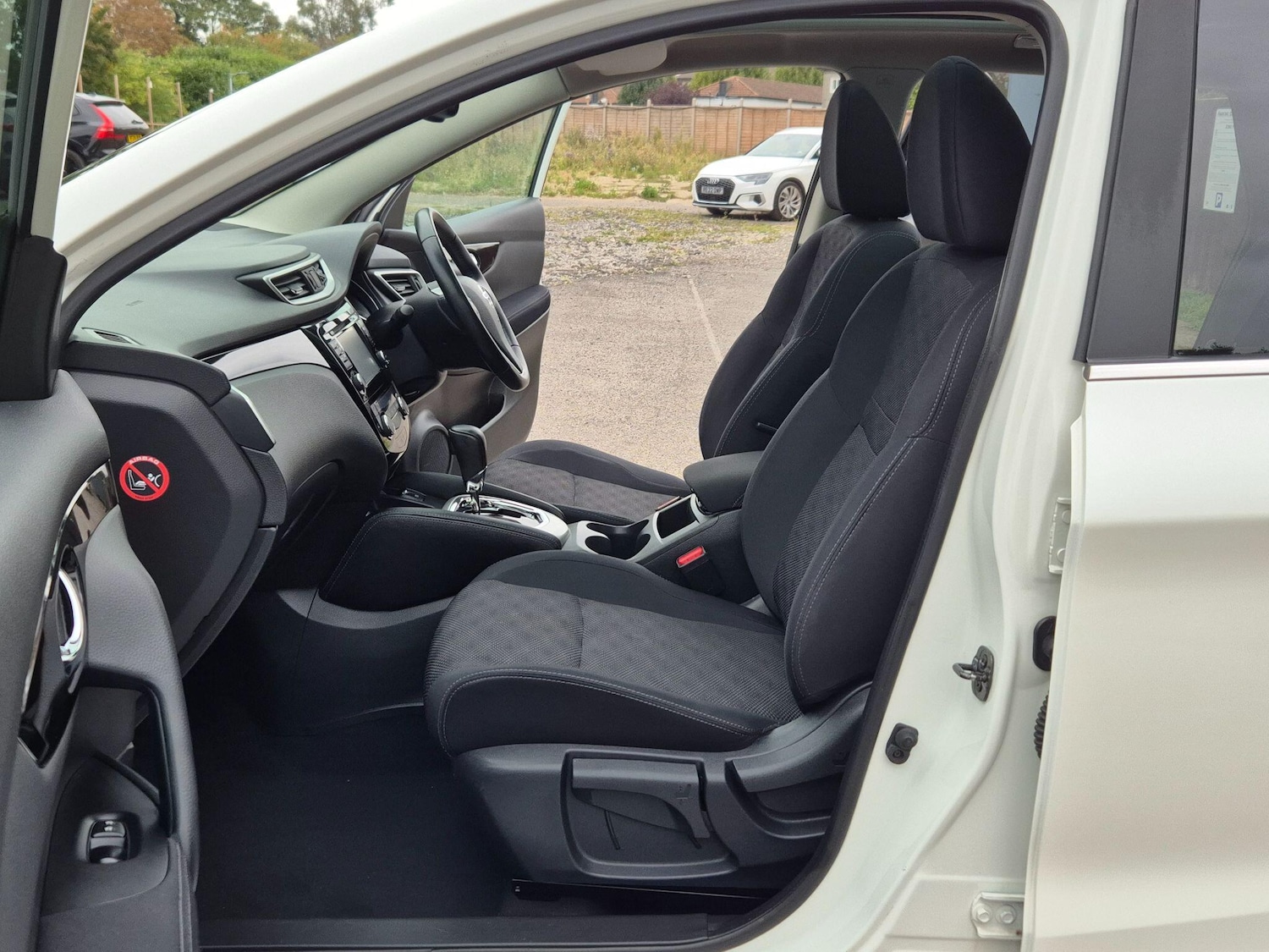 Used Nissan Qashqai 2015 for sale - 76042941: Photo 9