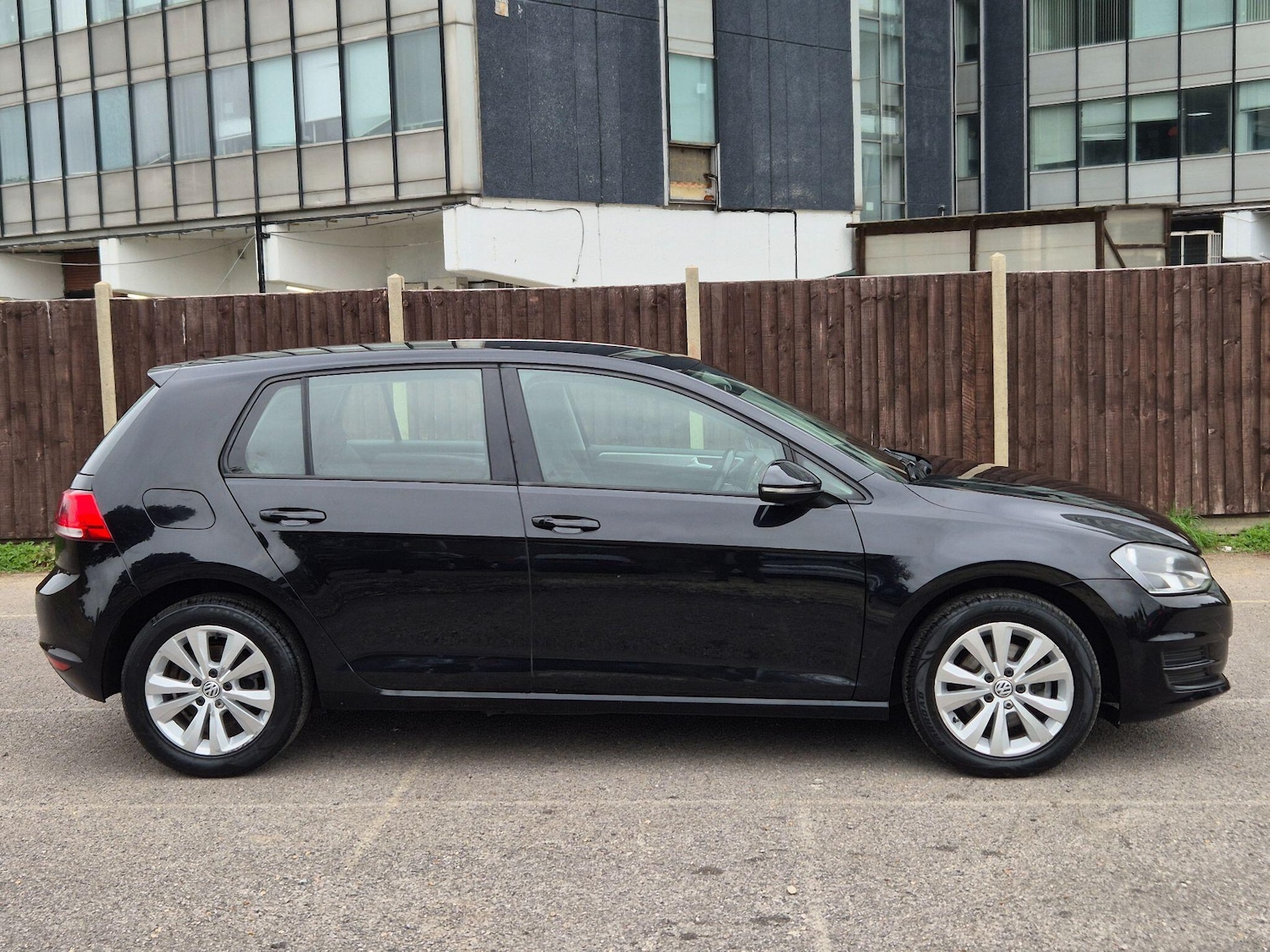 Used Volkswagen Golf 2014 for sale - 76992569: Photo 3