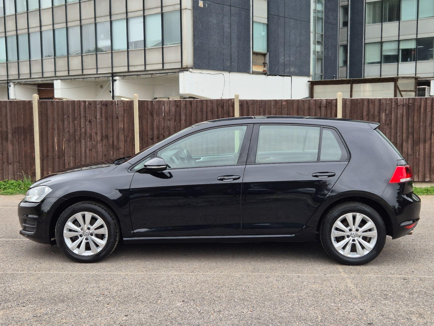 Used Volkswagen Golf 2014 for sale - 76992569: Photo 4