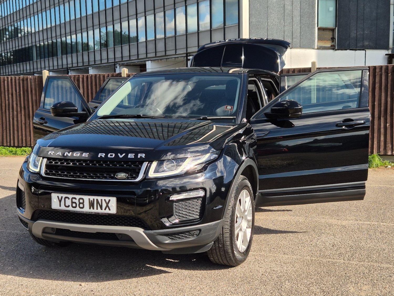 Used Land Rover Range Rover Evoque 2018 for sale - 76989087: Photo 5