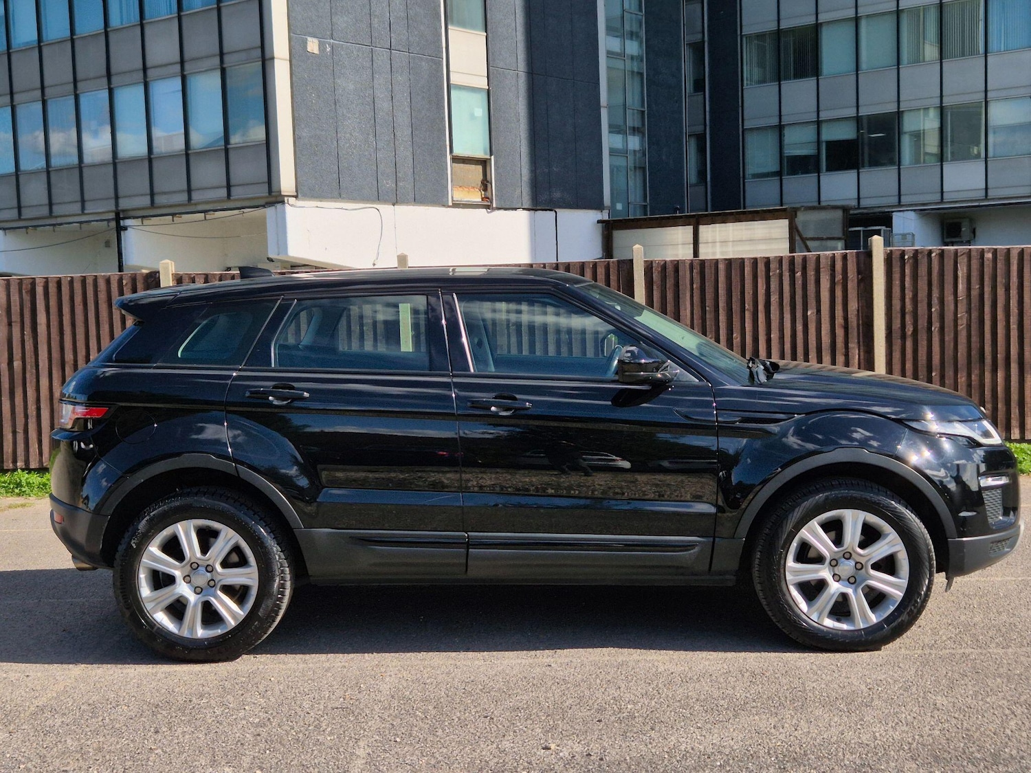 Used Land Rover Range Rover Evoque 2018 for sale - 76072752: Photo 3