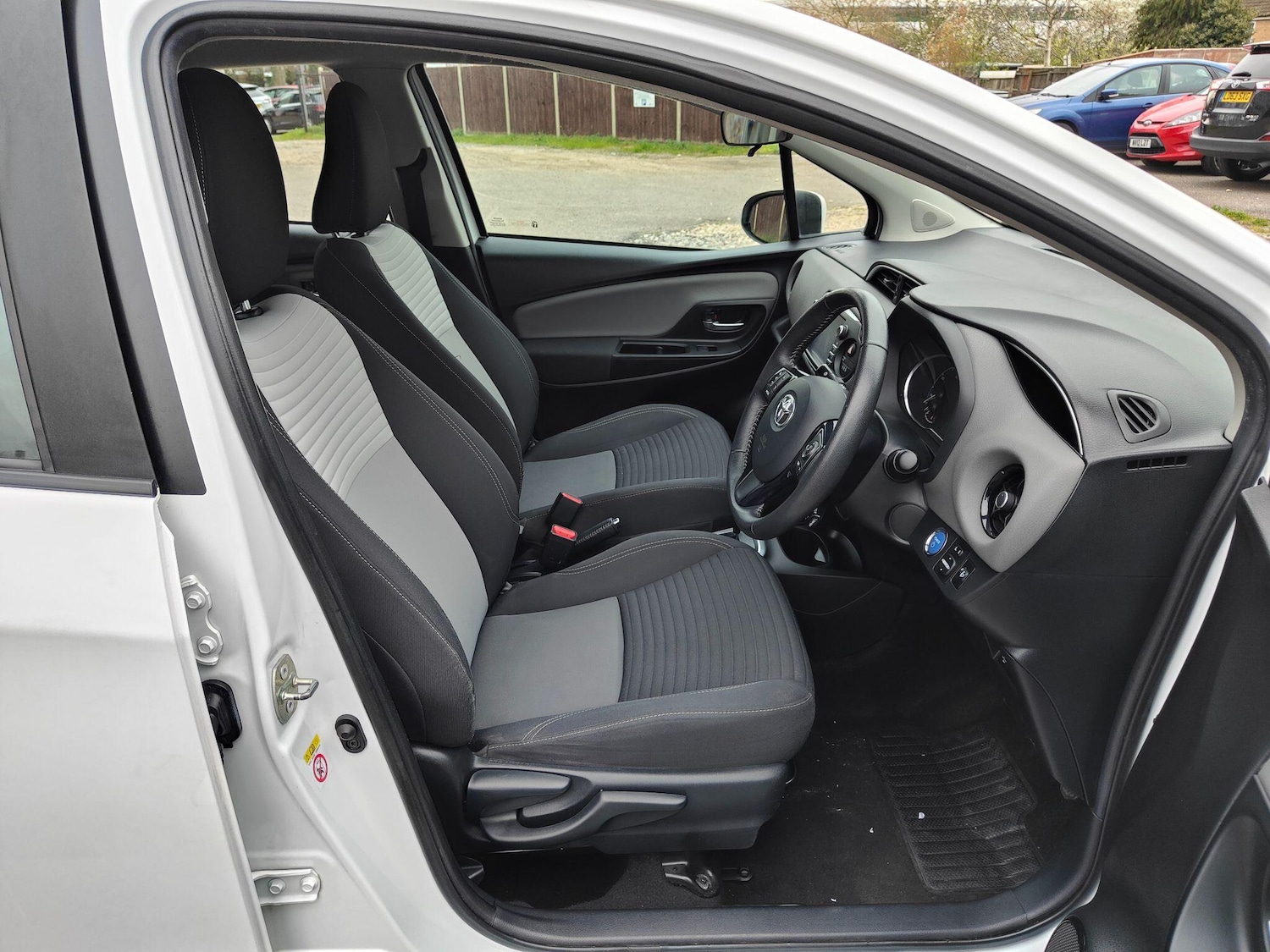 Used Toyota Yaris 2018 for sale - 78147983: Photo 31