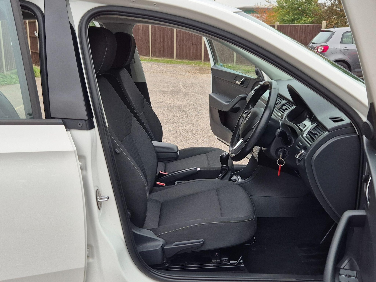 Used Skoda Rapid Spaceback 2015 for sale - 76989640: Photo 10