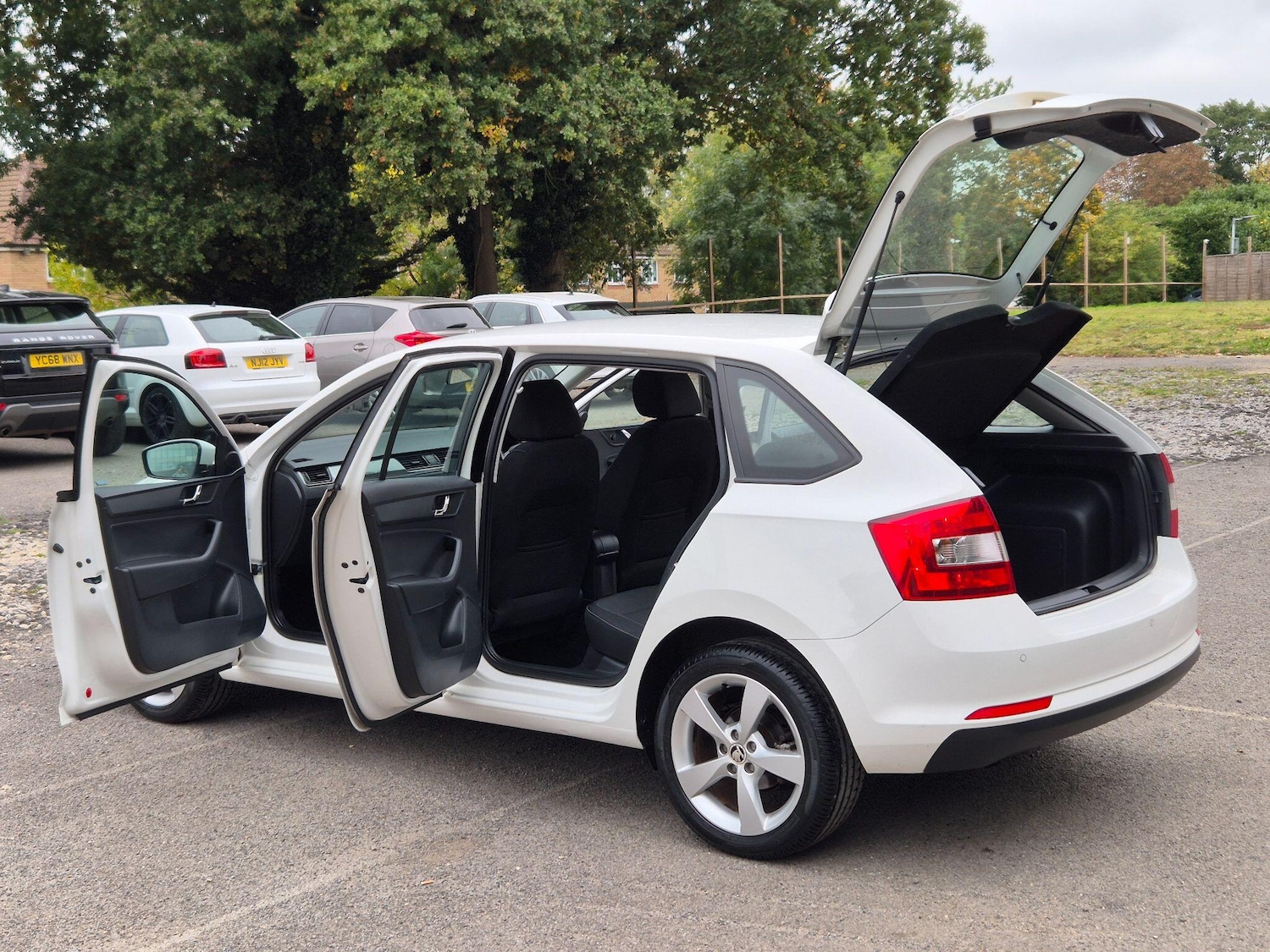 Used Skoda Rapid Spaceback 2015 for sale - 76989640: Photo 21