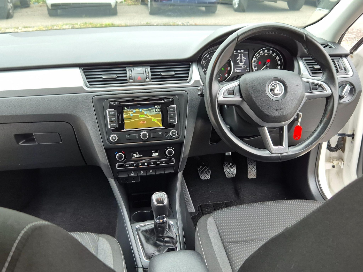Used Skoda Rapid Spaceback 2015 for sale - 76989640: Photo 27