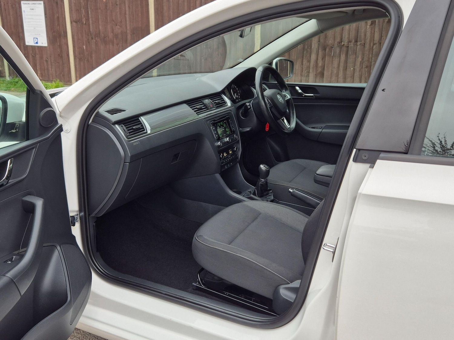 Used Skoda Rapid Spaceback 2015 for sale - 76989640: Photo 43