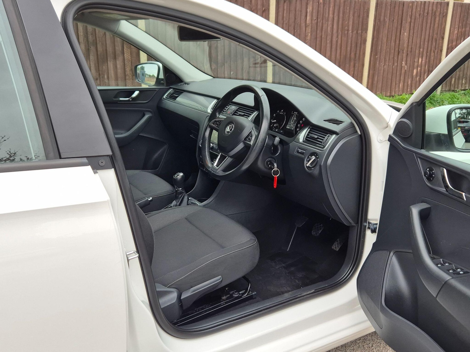 Used Skoda Rapid Spaceback 2015 for sale - 76989640: Photo 45