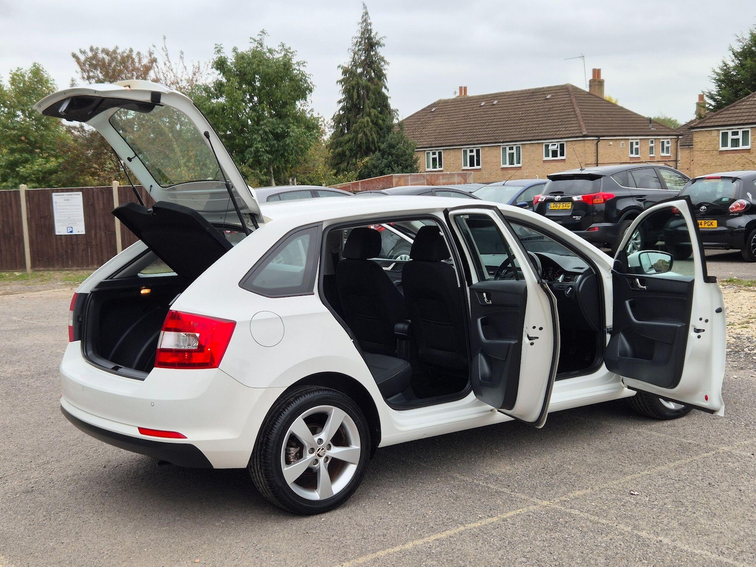 Used Skoda Rapid Spaceback 2015 for sale - 76989640: Photo 6