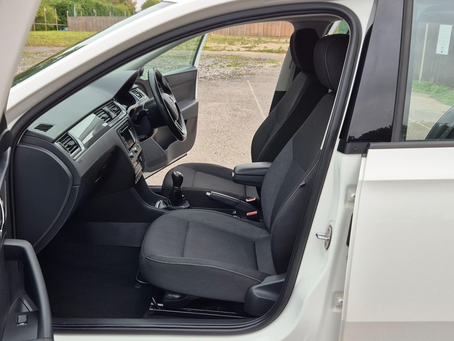 Used Skoda Rapid Spaceback 2015 for sale - 76989640: Photo 9