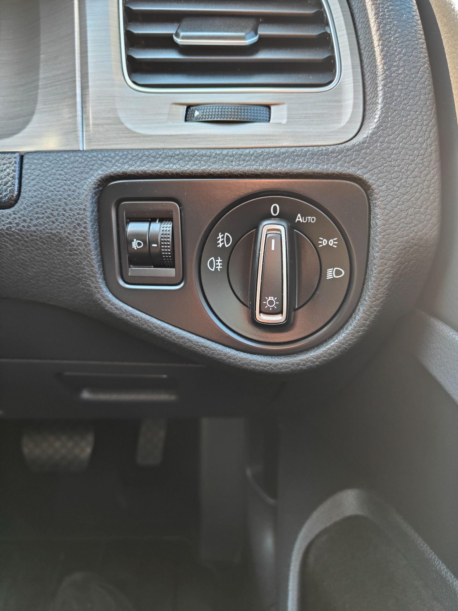 Used Volkswagen Golf 2015 for sale - 77598460: Photo 32