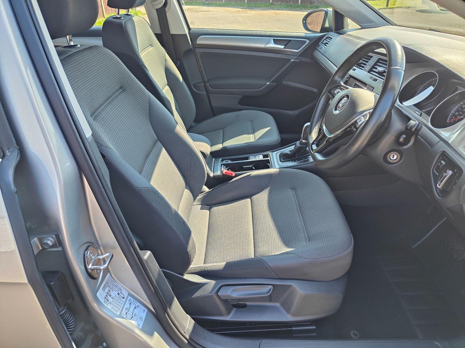 Used Volkswagen Golf 2015 for sale - 77598460: Photo 8