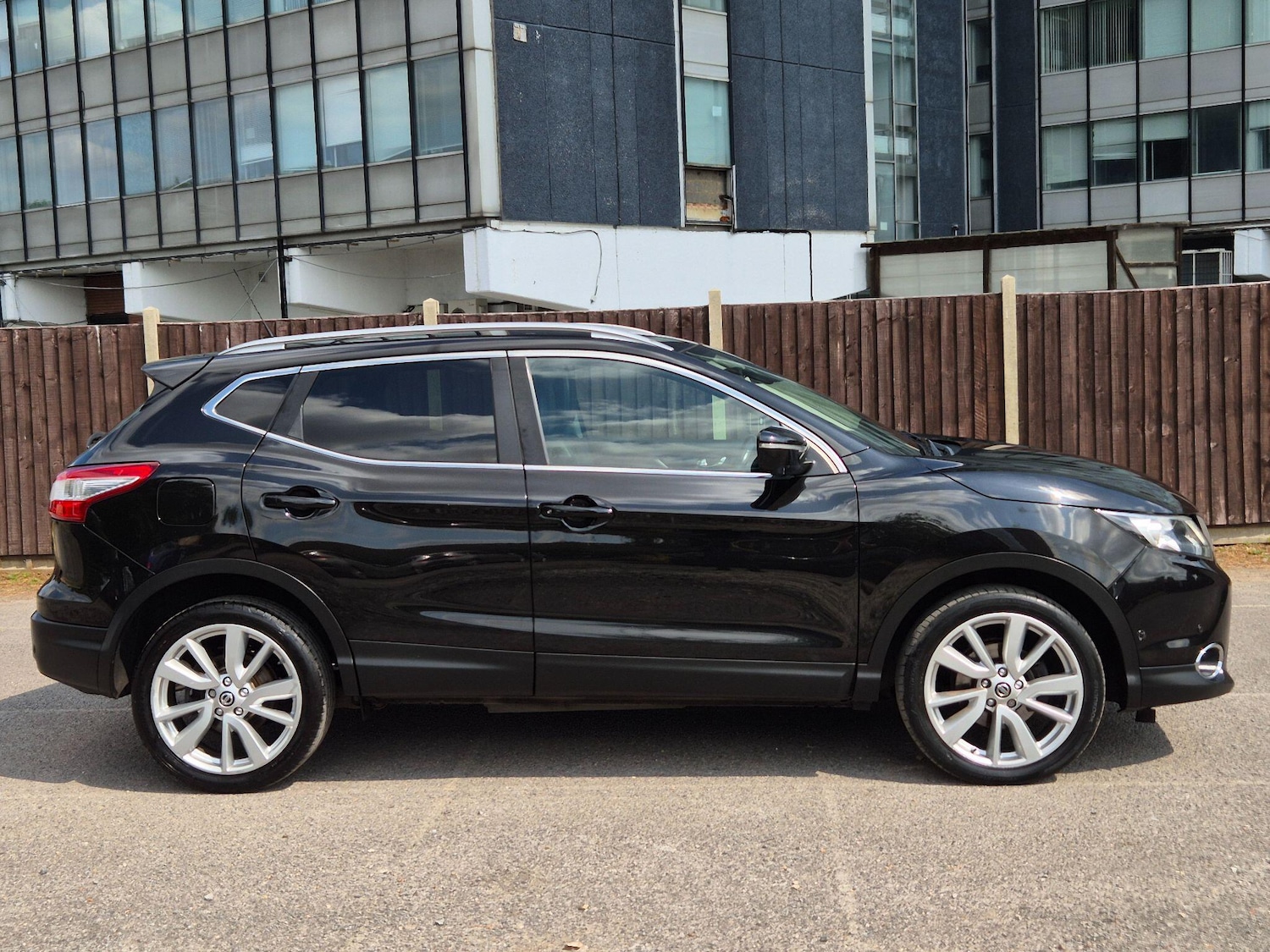 Used Nissan Qashqai 2014 for sale - 76992963: Photo 3