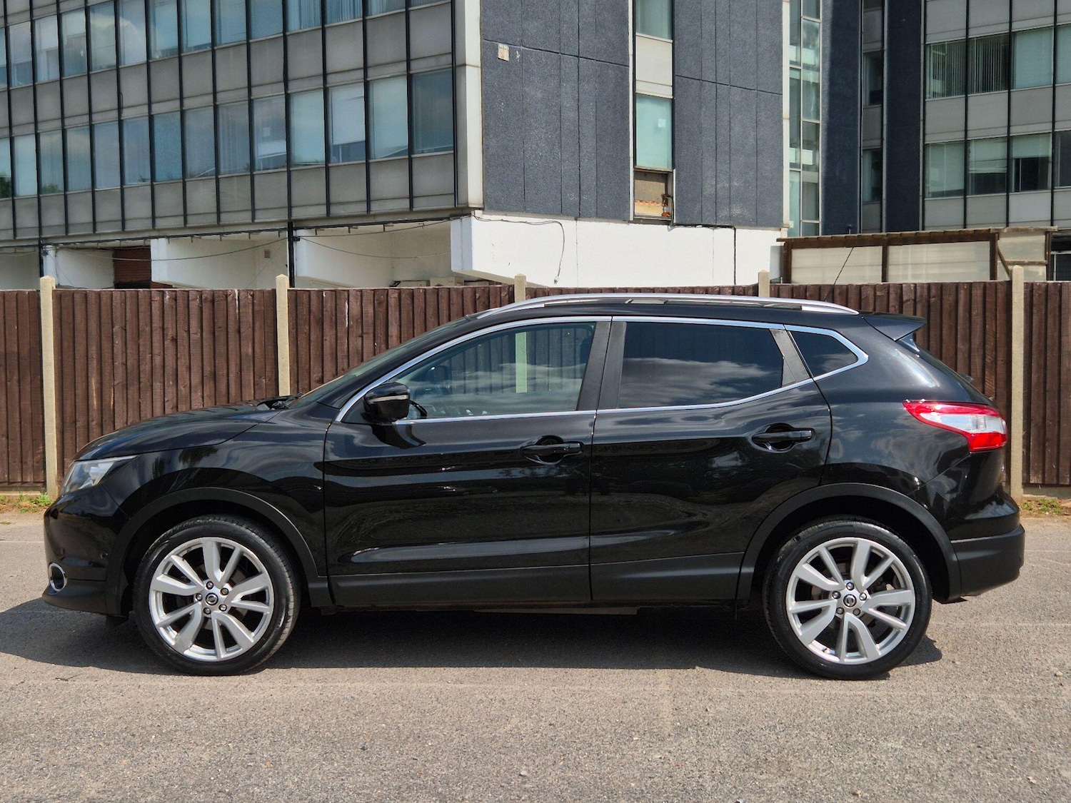 Used Nissan Qashqai 2014 for sale - 76992963: Photo 4