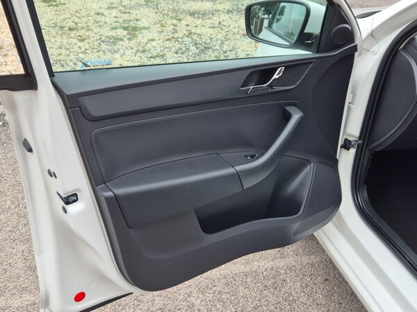 Used Skoda Rapid Spaceback 2015 for sale - 76226224: Photo 24