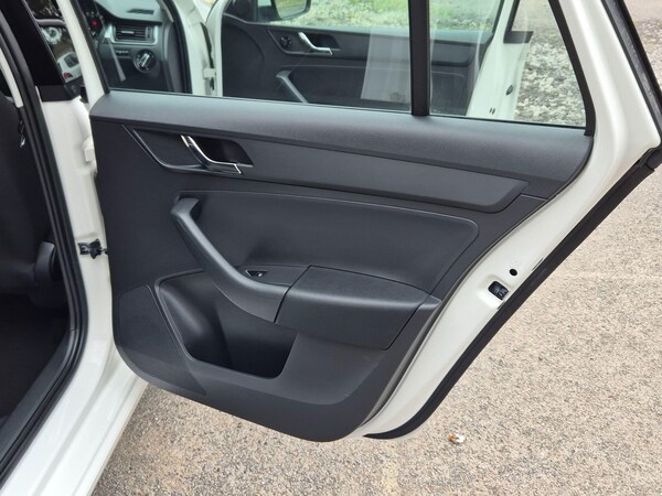 Used Skoda Rapid Spaceback 2015 for sale - 76226224: Photo 28