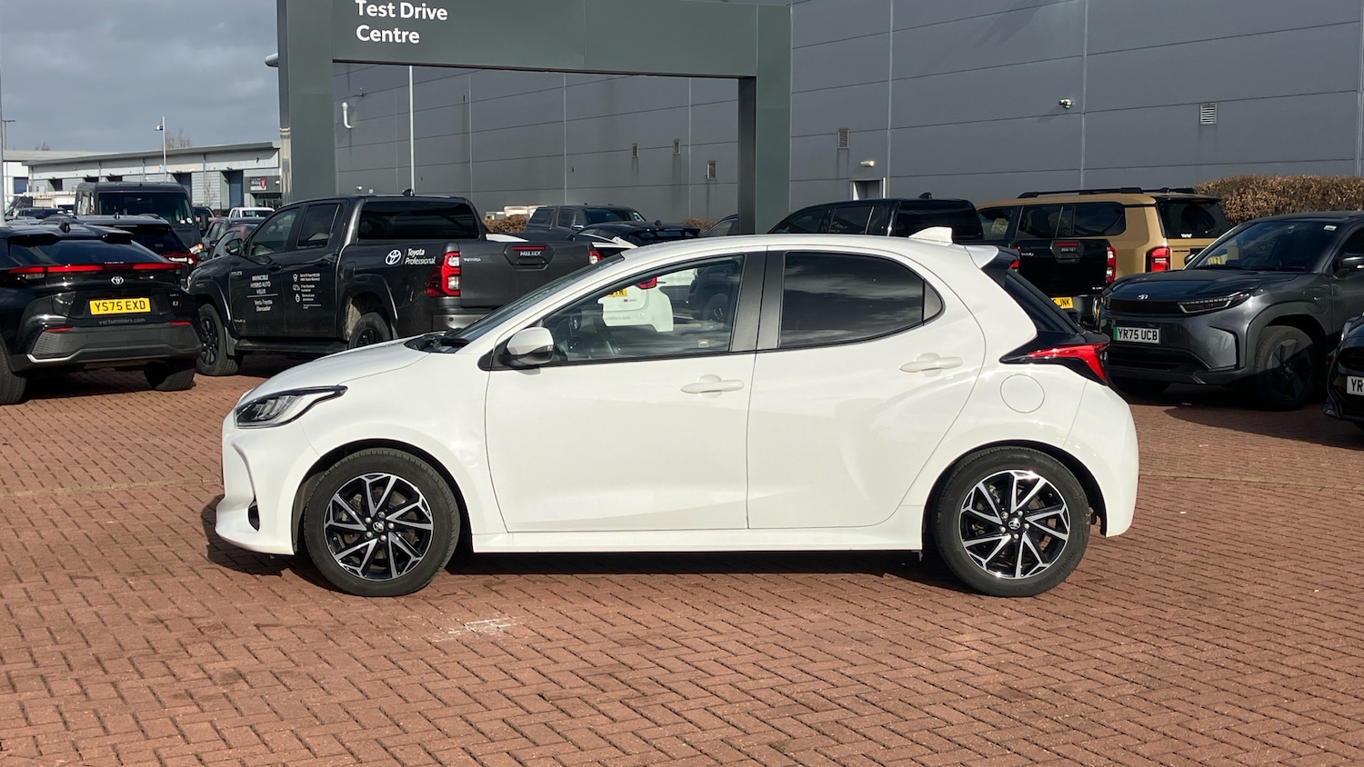 Used Toyota Yaris 2023 for sale - 77640500: Photo 17