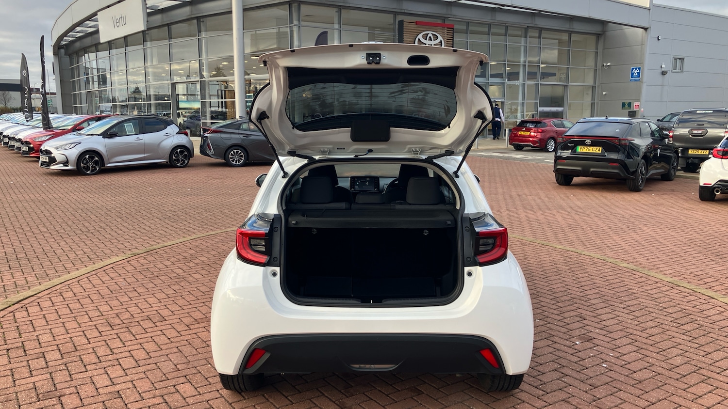 Used Toyota Yaris 2022 for sale - 77086440: Photo 38