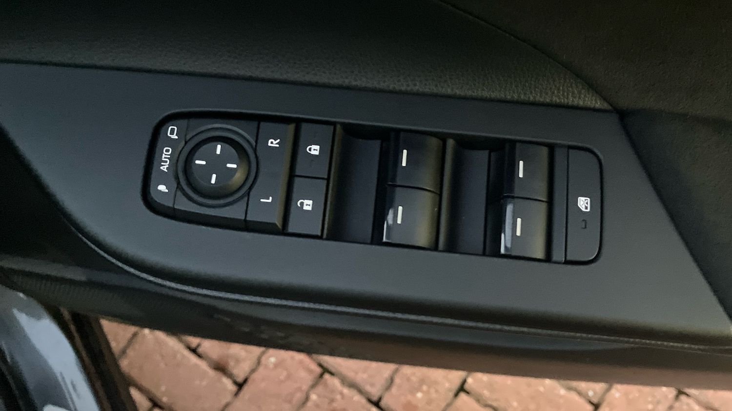 Used Toyota C-HR 2023 for sale - 76859654: Photo 41