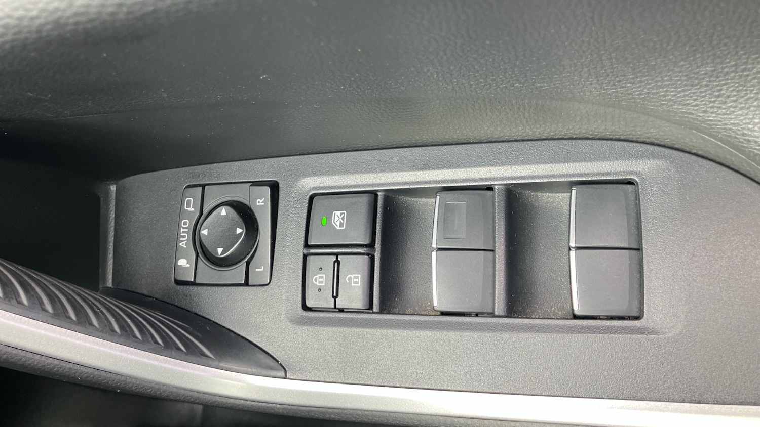 Used Toyota RAV4 2020 for sale - 77690620: Photo 37