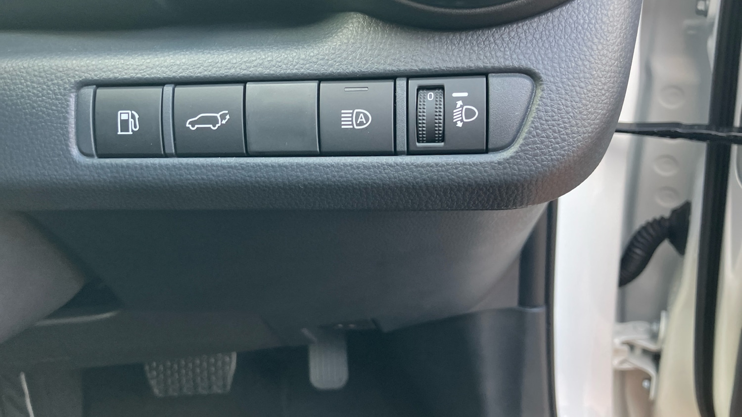 Used Toyota C-HR 2025 for sale - 76907657: Photo 40