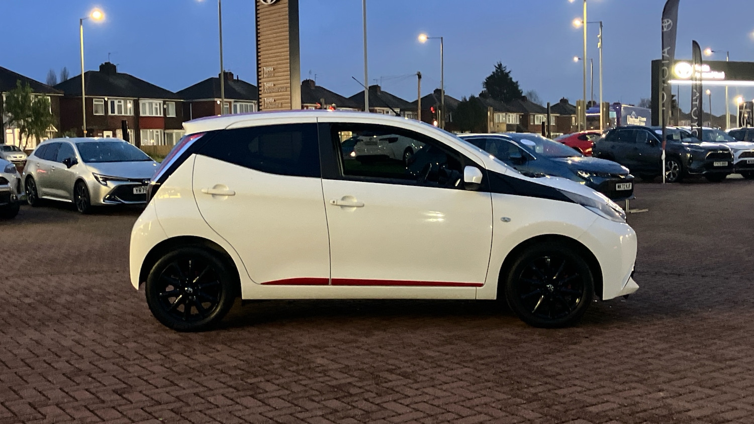 Used Toyota AYGO 2017 for sale - 77350283: Photo 16
