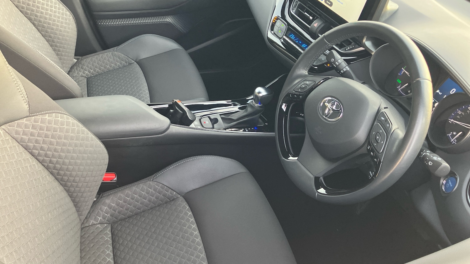 Used Toyota C-HR 2022 for sale - 76452631: Photo 11