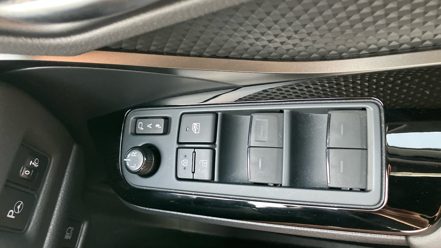 Used Toyota C-HR 2022 for sale - 76452631: Photo 40