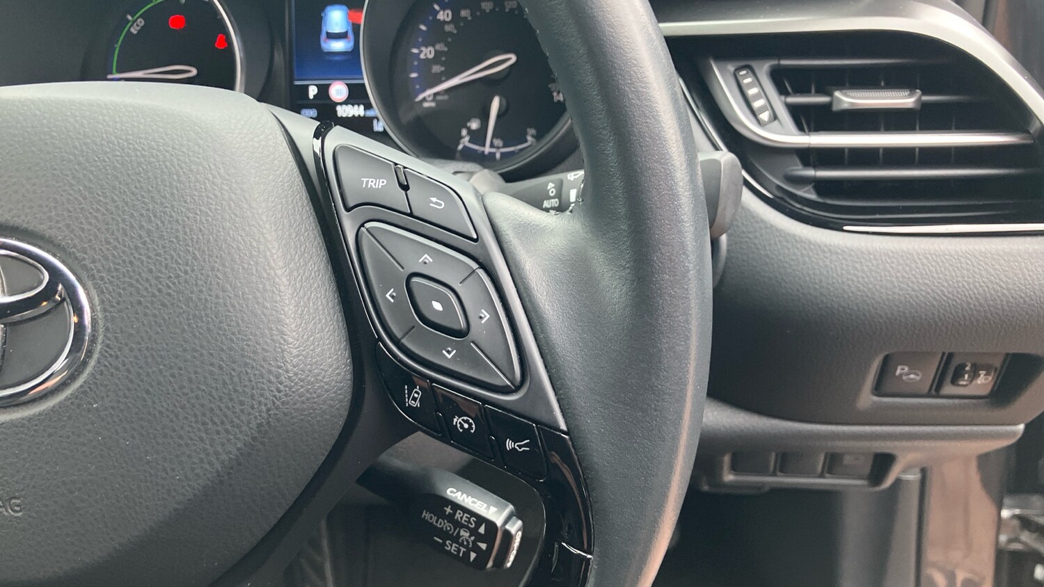 Used Toyota C-HR 2023 for sale - 77405639: Photo 38