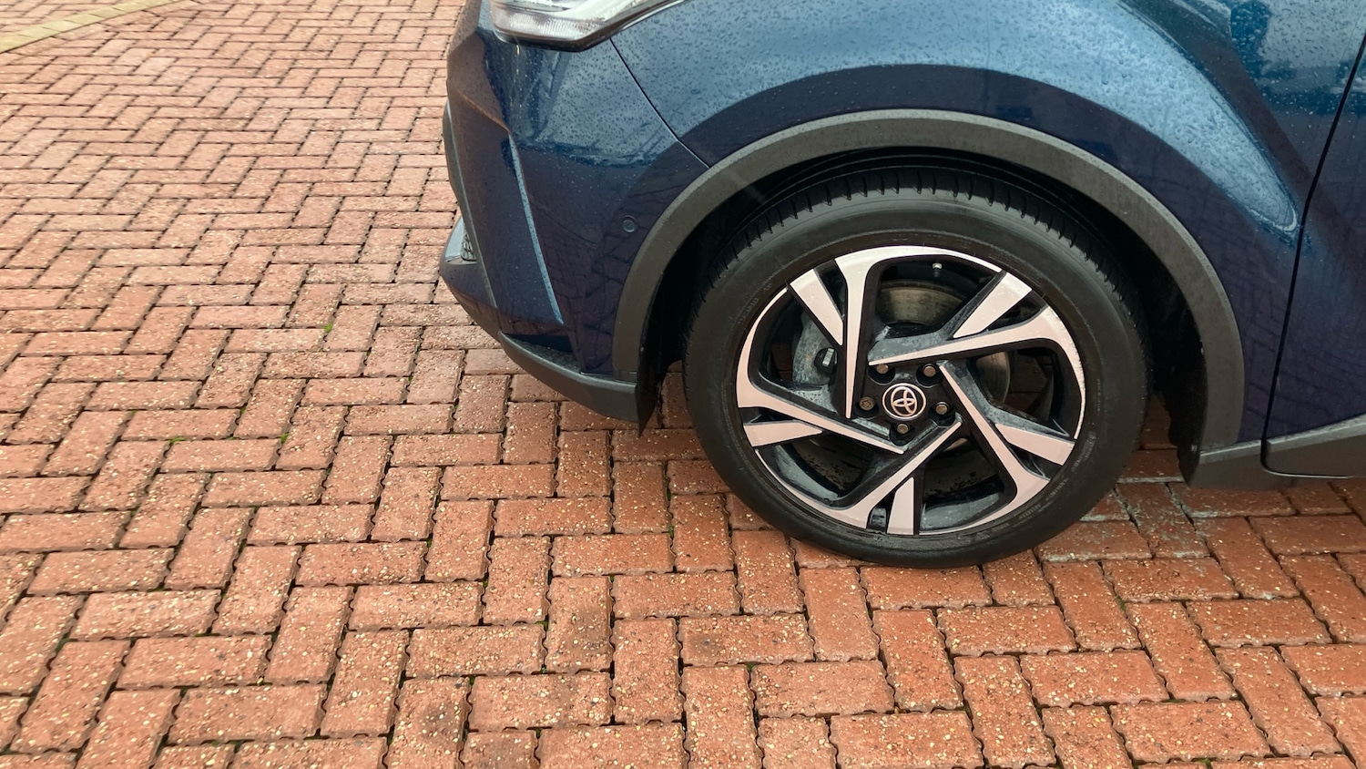 Used Toyota C-HR 2023 for sale - 76193090: Photo 32